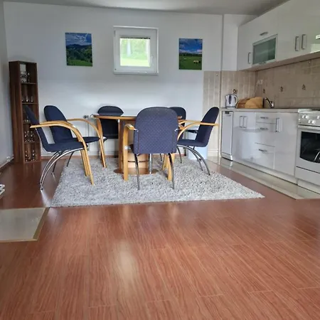 別荘 Gredina リヴノ